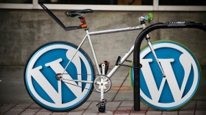 画像WordPressロゴマークがタイヤになった自転車